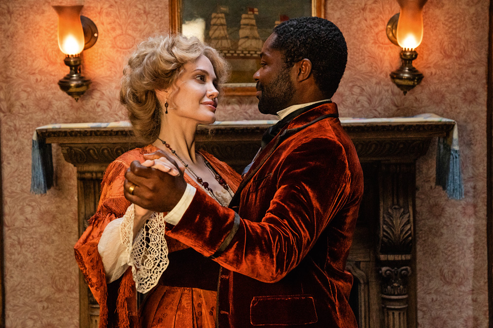 Com Angelina Jolie, filme mistura universos de Alice no País das Maravilhas e Peter Pan