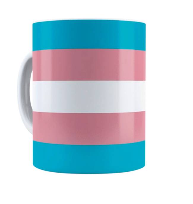 Caneca com estampa da bandeira transexual, azul rosa e branco