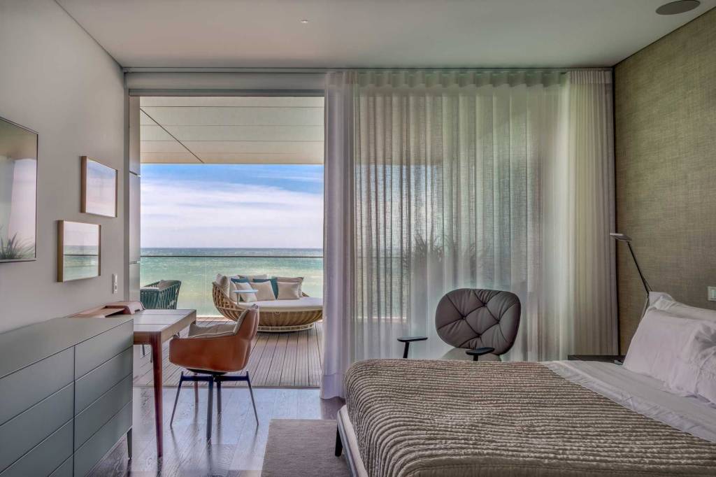 monte-estoril-andrea-chicharo-casacor-rio-de-janeiro-2 Cor do mar inspira decoração deste apartamento em Lisboa.
