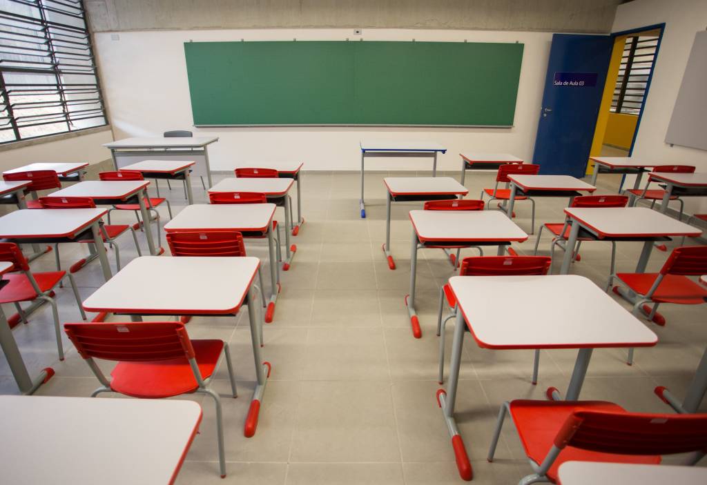 Covid-19 atinge mais de mil alunos no primeiro mês de volta às aulas