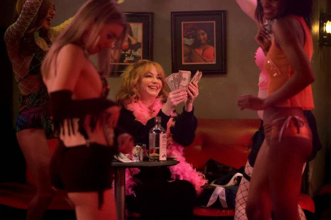 Good Girls - Netflix Cena da série Good Girls, com as protagonistas em um clube de stripper