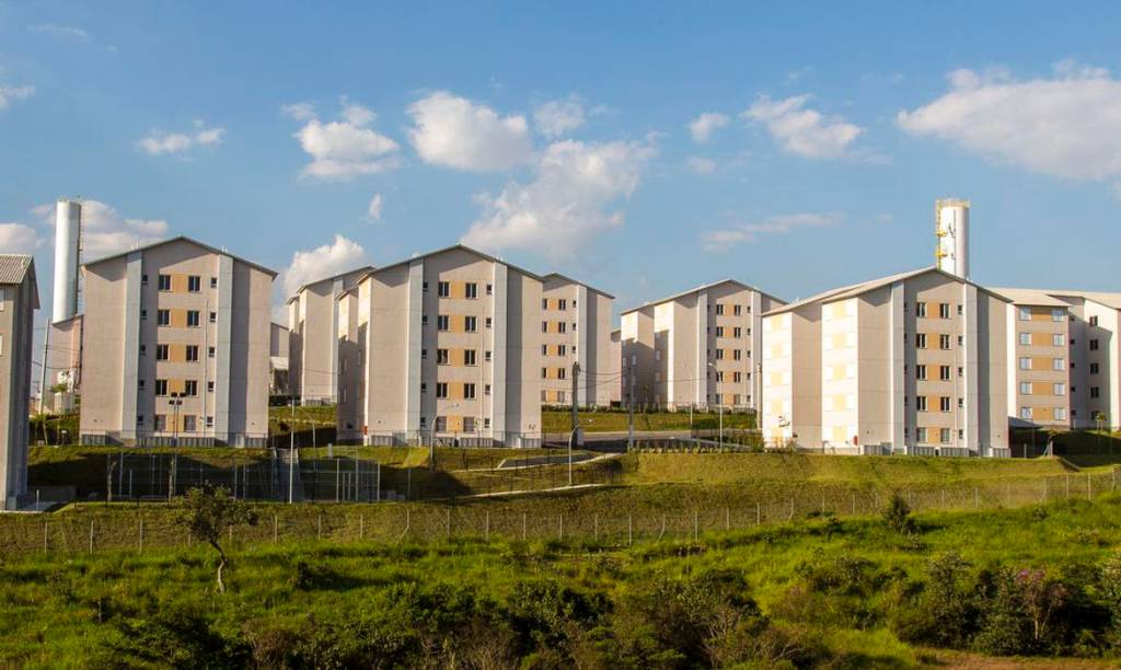 Reintegração de posse retira famílias de conjunto habitacional em SP