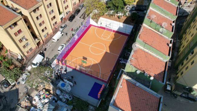 spacejam-quadra (2) Visão geral e aérea da quadra de basquete na comunidade de Heliópolis