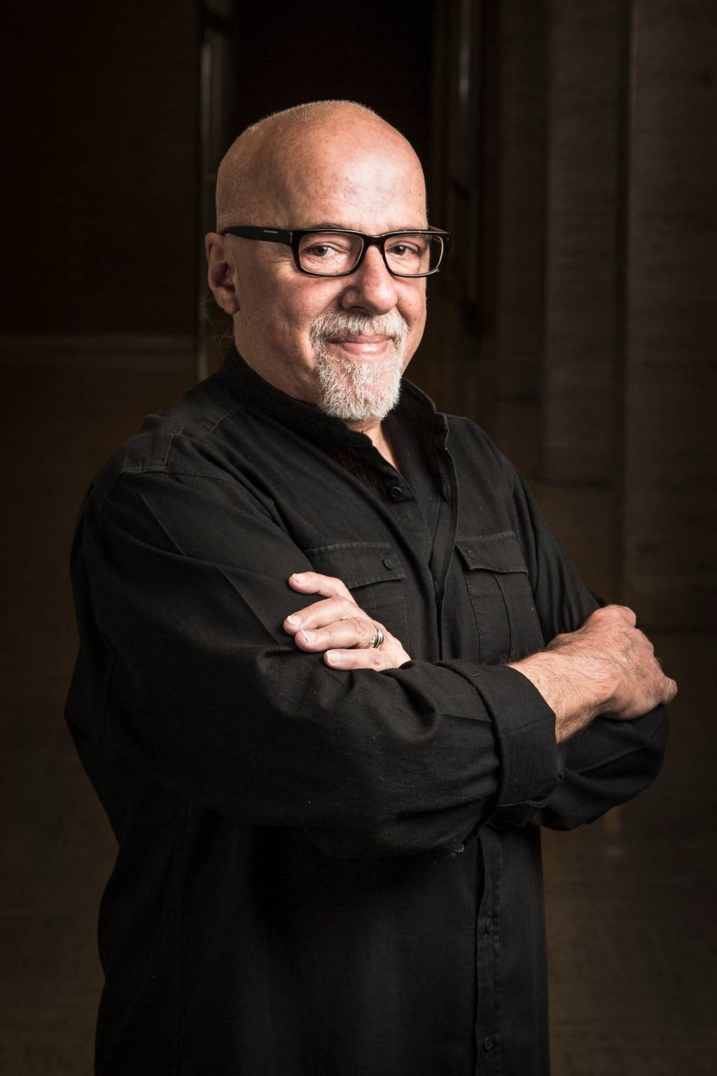 Paulo Coelho lança nova edição de O Diário de um Mago