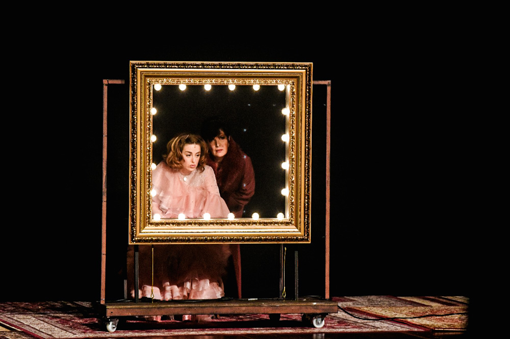 Escola de Teatro oferece cursos gratuitos de atuação e cenografia em SP