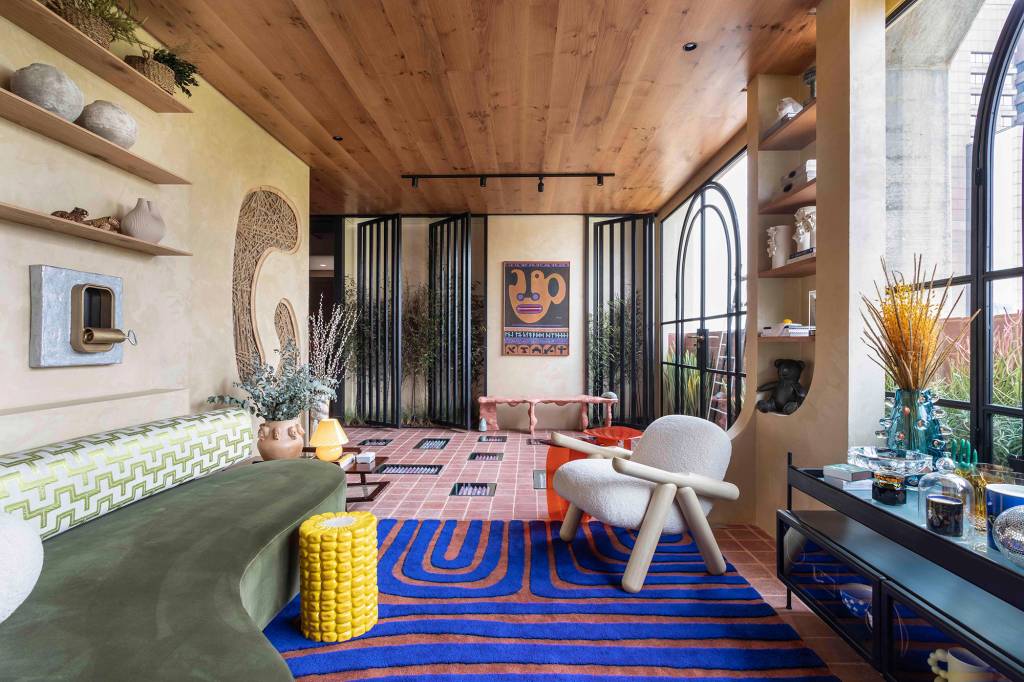 Cores marcantes dão vida aos espaços da CASACOR SP 2021