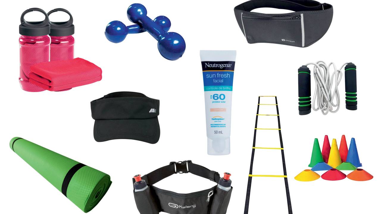Uma montagem com toalhas térmicas, halteres, tapete, protetor solar, cinto de hidratação, escada de treino, cones, pochete e corda de pular