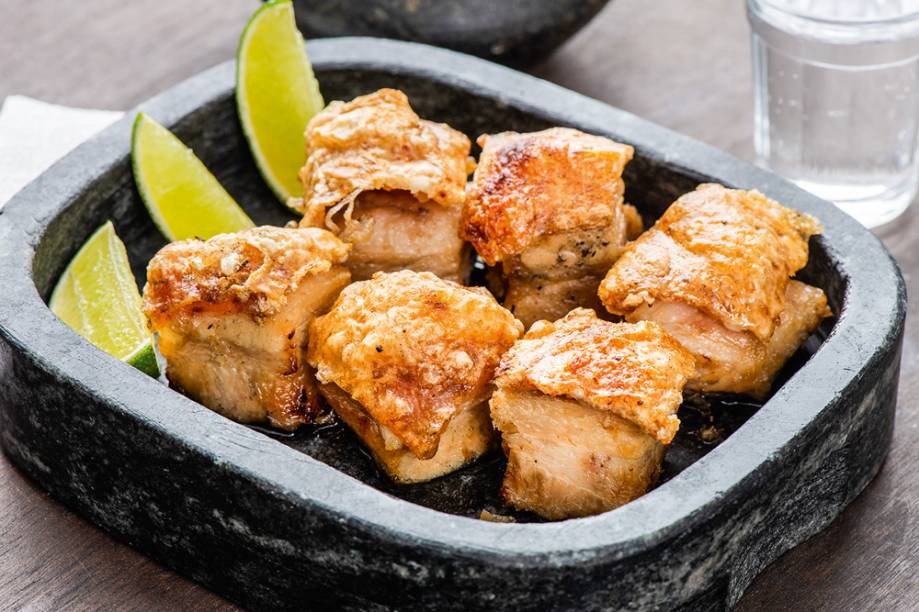 Torresmo de barriga de porco: feito no forno e finalizado na parrilla Torresmo de barriga de porco: feito no forno e finalizado na parrilla