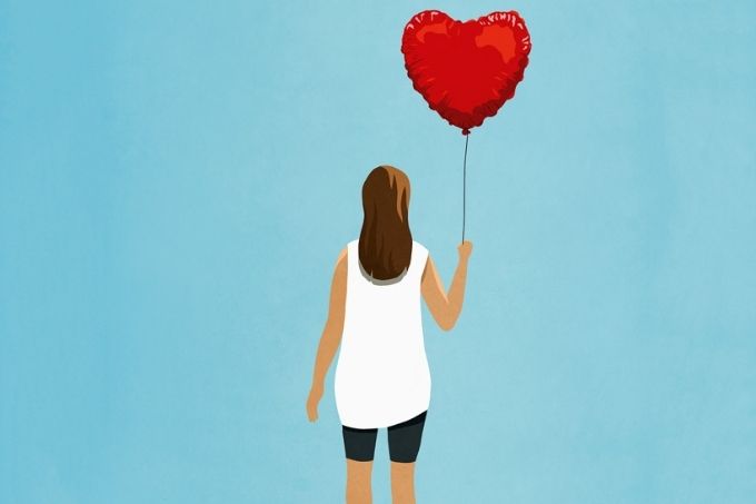 arte de menina virada de costas andando segurando um balão em formato de coração. o fundo é azul