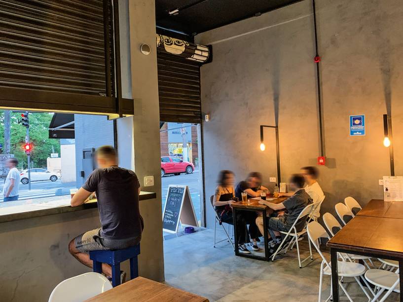 O novo espaço: com dezesseis torneiras rotativas O novo espaço: com dezesseis torneiras rotativas