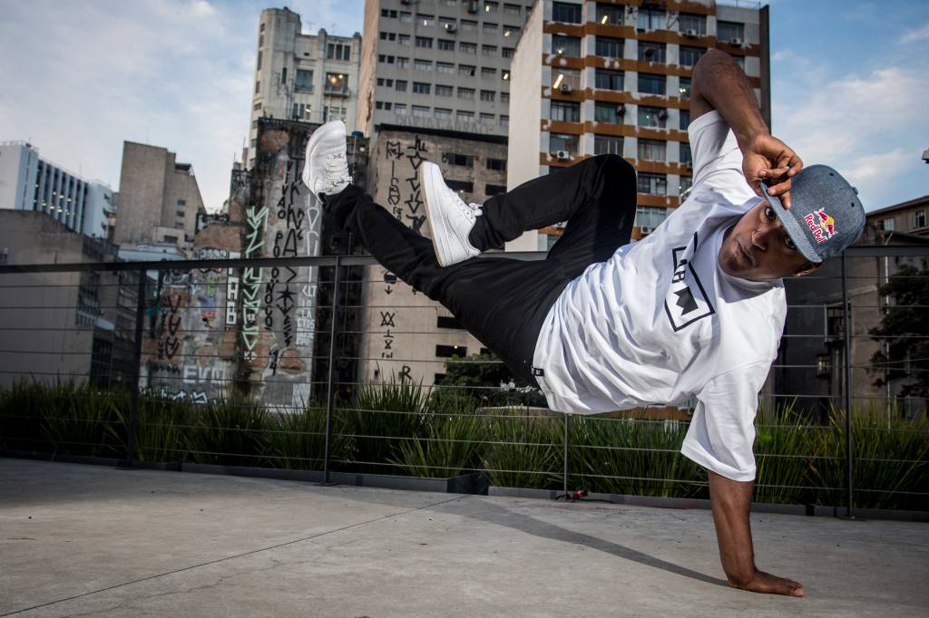 Após misturar breakdance com capoeira, Pelezinho será jurado em disputa de dança