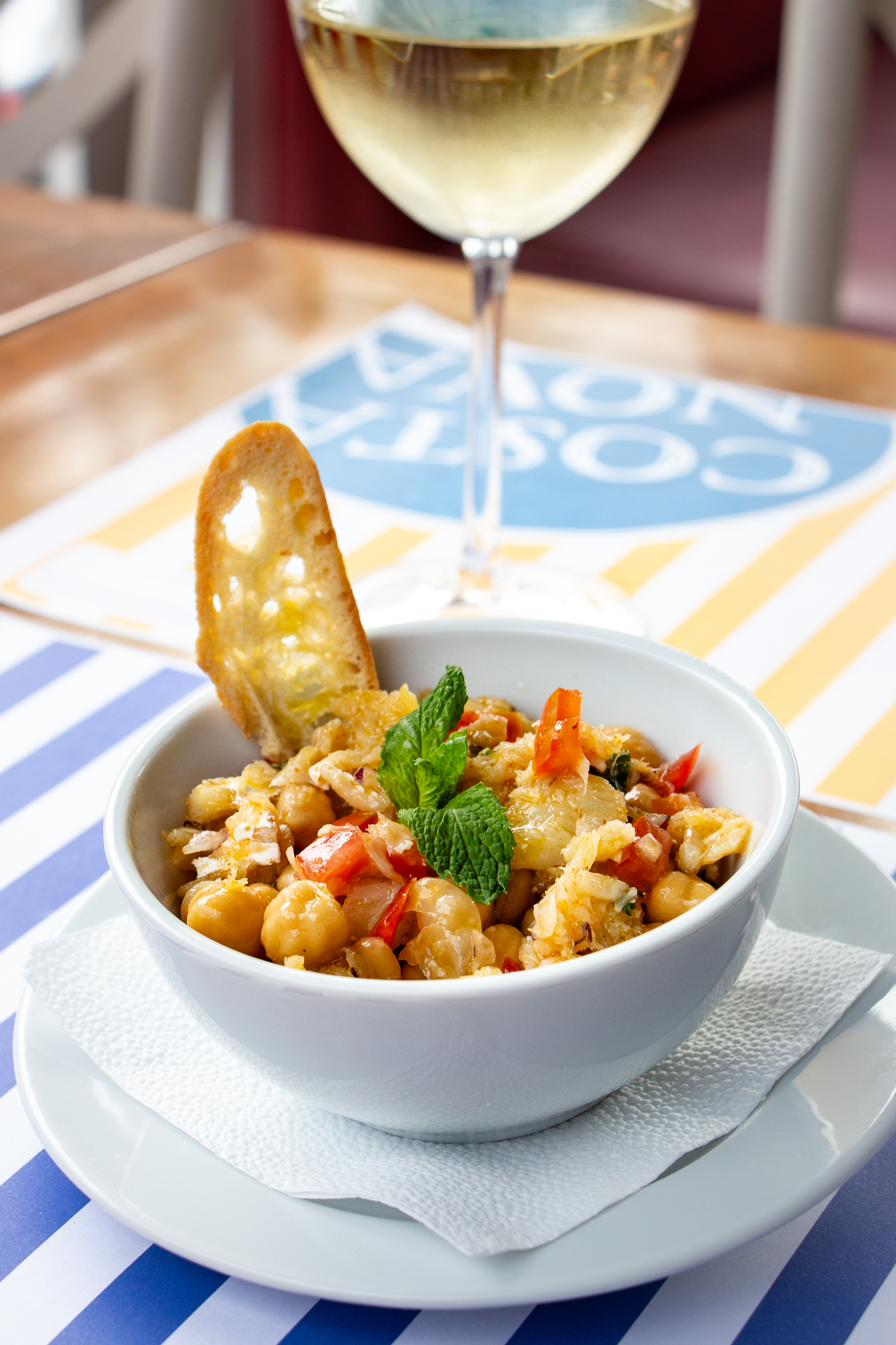 Costa Nova: salada de gr&atilde;o-de-bico e misto de pescados aparecem no fim desemana