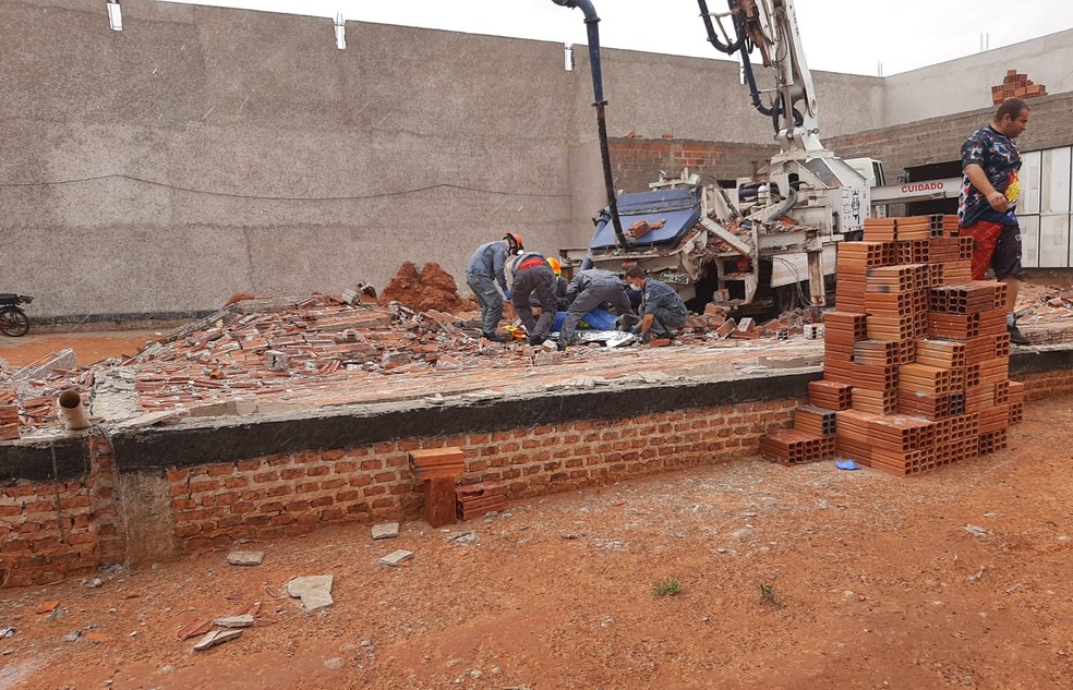 Queda de muro durante ventania mata homem no interior de SP