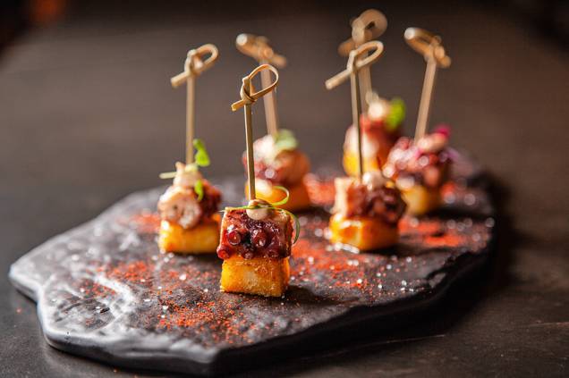 Tapas: pintxo de polvo é uma opção de petisco Tapas: pintxo de polvo é uma opção de petisco