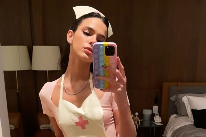 Bruna Marquezine é criticada por fantasia pelo Conselho de Enfermagem