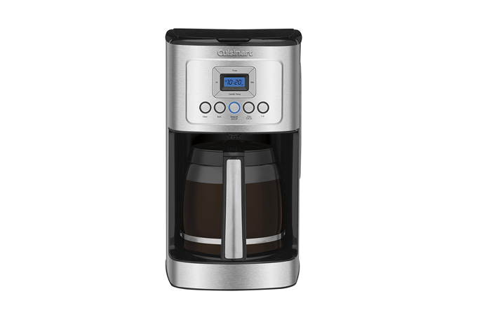 Imagem de cafeteira em fundo branco.