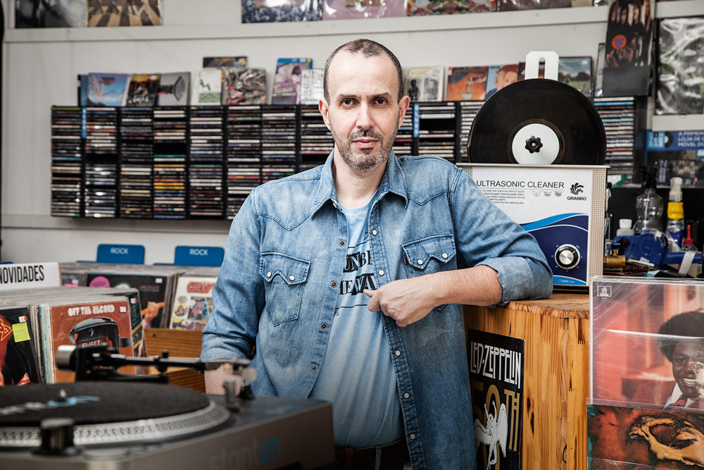 Limpeza de discos: paulistano transforma hobby em empreendimento