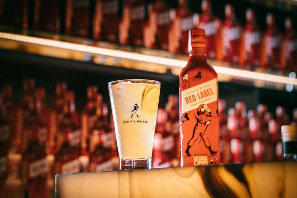 Johnnie Walker lança garrafa especial de La Casa de Papel