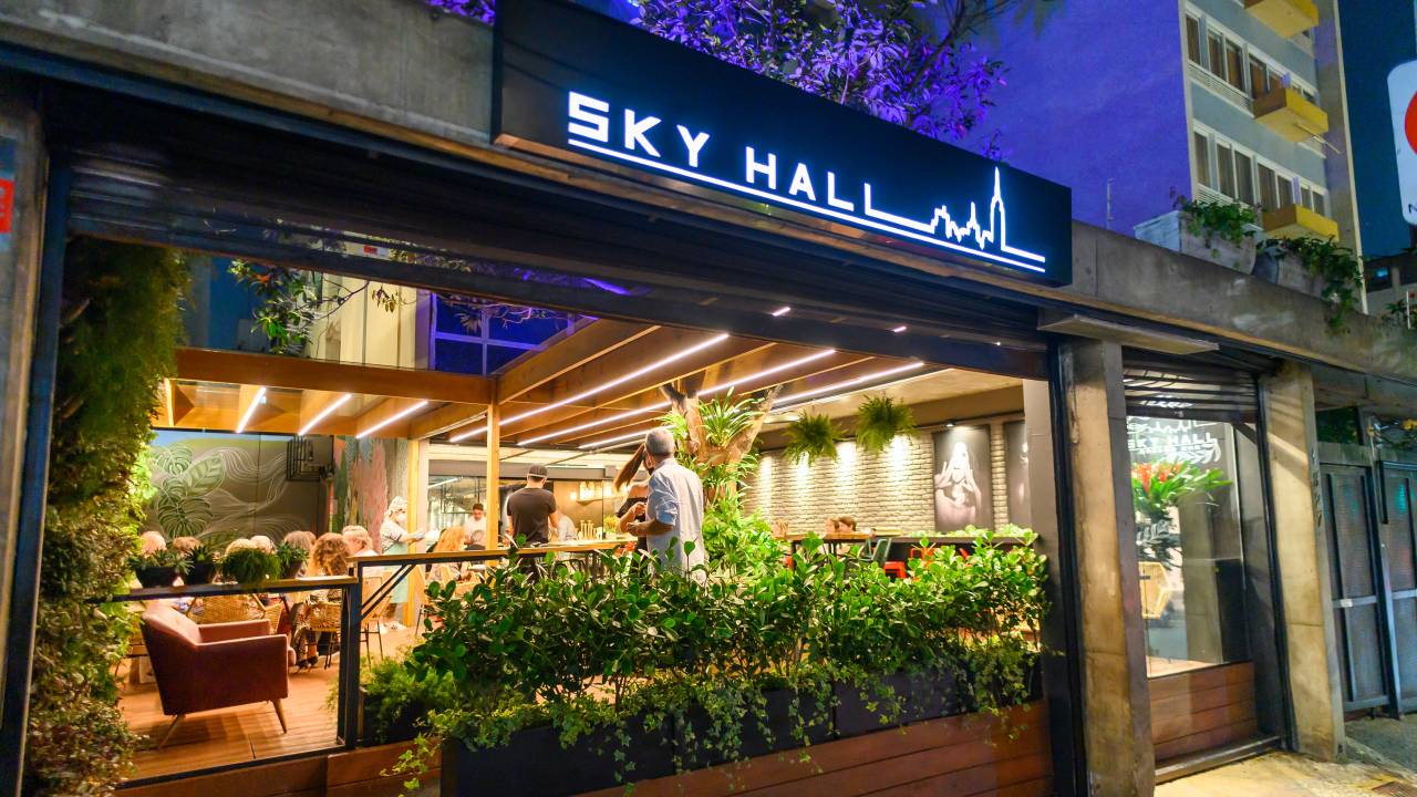 Fachada do bar Sky Hall Garden Bar.