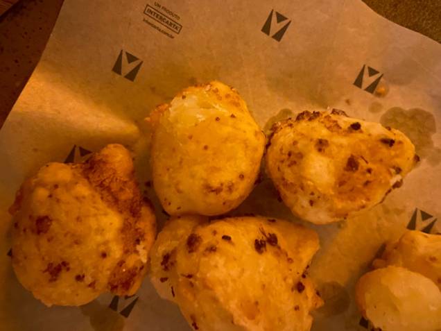 Pão de queijo: quitute é frito ao invés de assado Pão de queijo: quitute é frito ao invés de assado