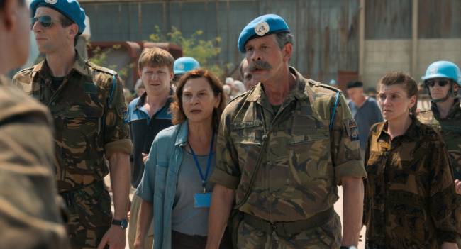 quo vadis aida Uma mulher funcionária da ONU observa o conflito durante a guerra da Bósnia