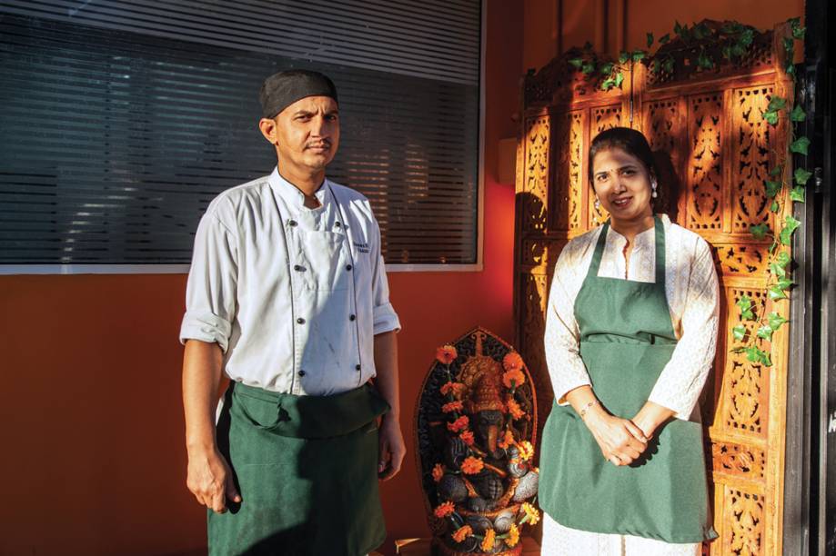 Os chefs: Kanchana Kanojia e Shobhan comandam a cozinha