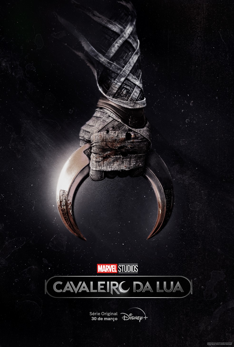 cavaleiro-da-lua-marvel Imagem mostra cartaz com mão segurando uma adaga em formato de meia-lua.
