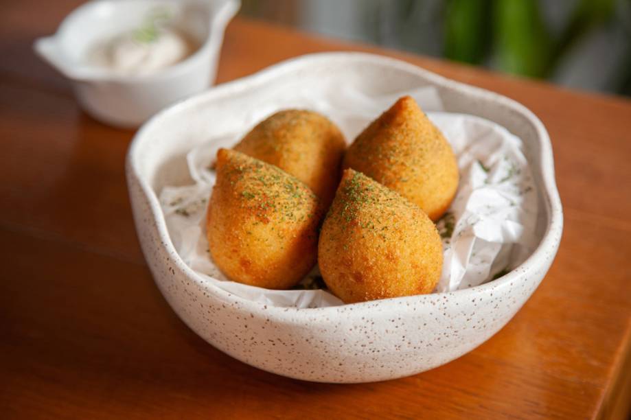 Coxinha: com recheio de frango e catupiry