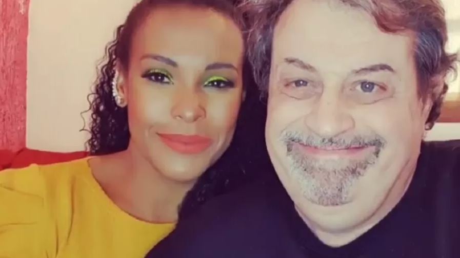 Imagem mostra selfie de Sol e marido