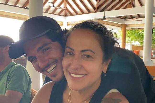selfie de Medina com a mãe, Simone. Os dois estão sorrindo