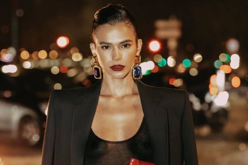 Bruna Marquezine chora ao receber convite para filme da DC Comics