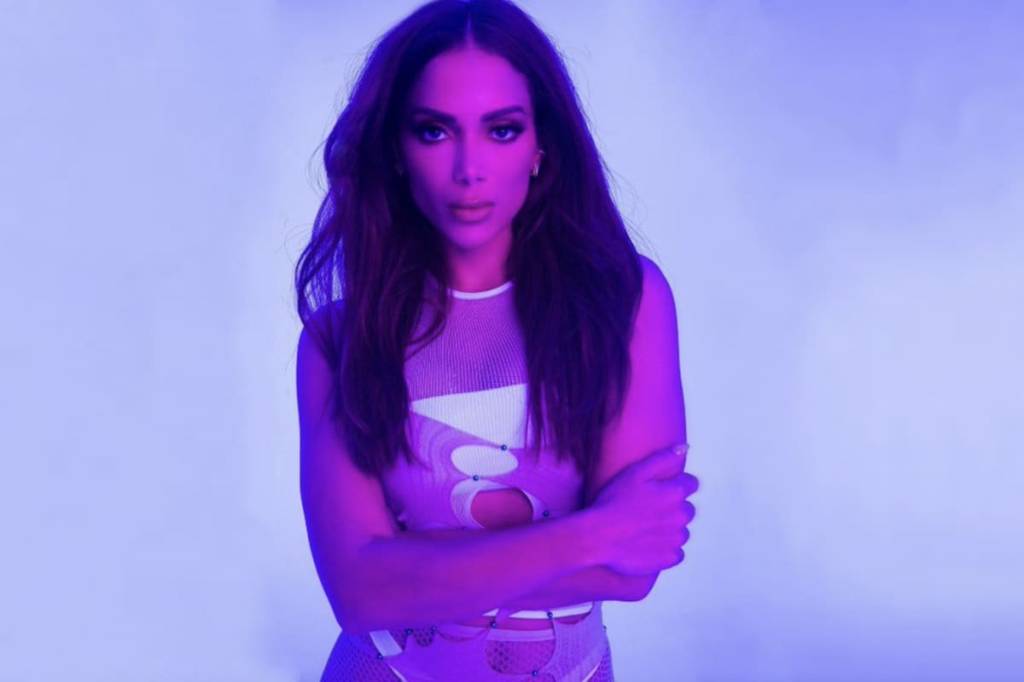 De artistas a políticos, personalidades exaltam Anitta no topo das paradas