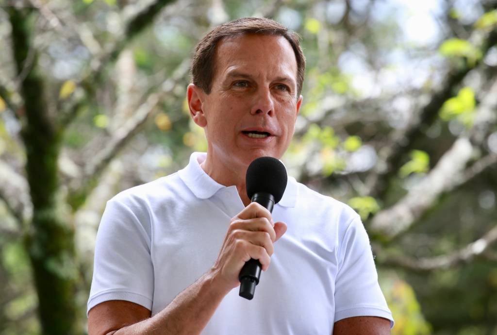 Doria anuncia fim do uso de máscaras em locais fechados