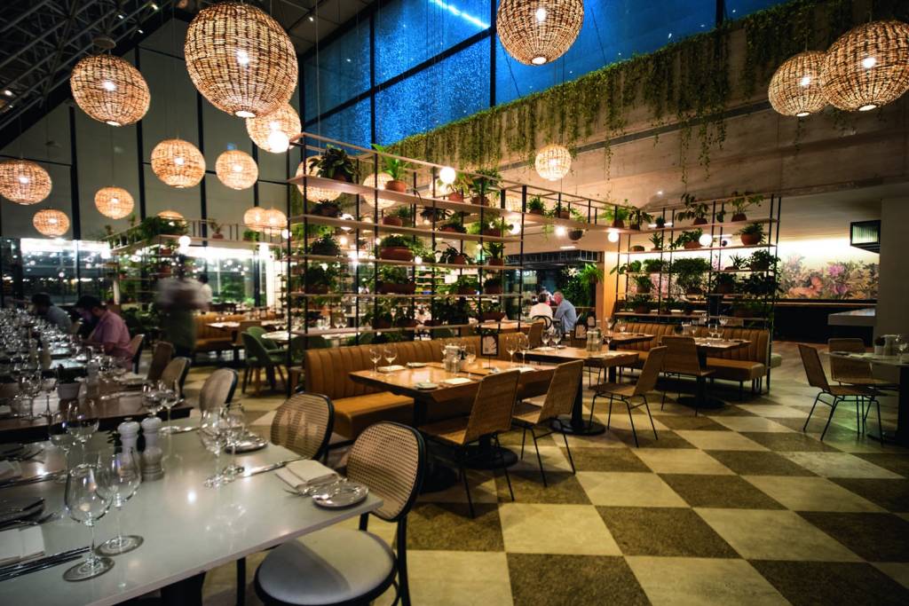 Terraço Jardins, no hotel Renaissance, repagina menu e ambiente. Leia crítica