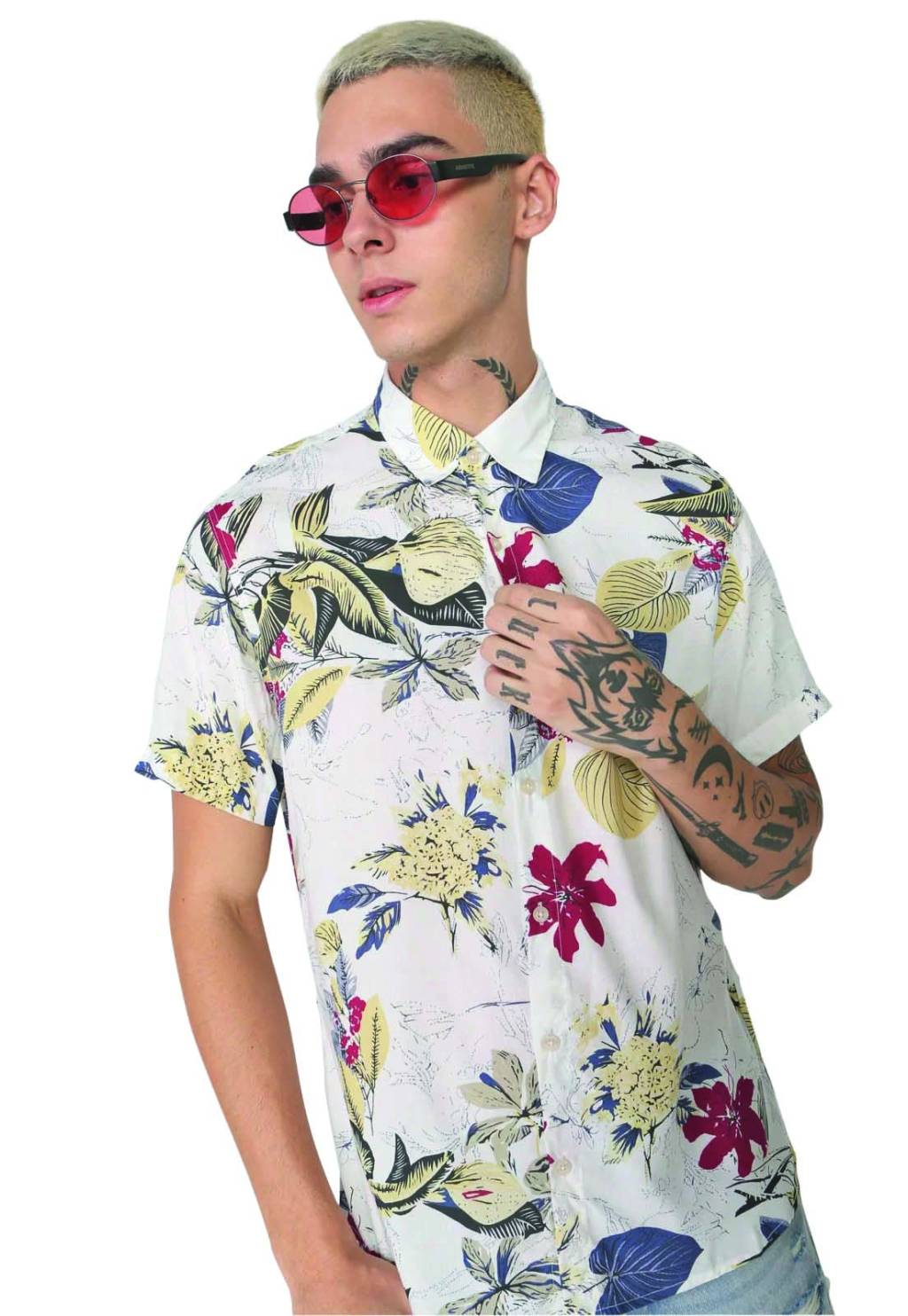 Untitled-7.jpg modelo branco usa óculos de sol e camisa florida