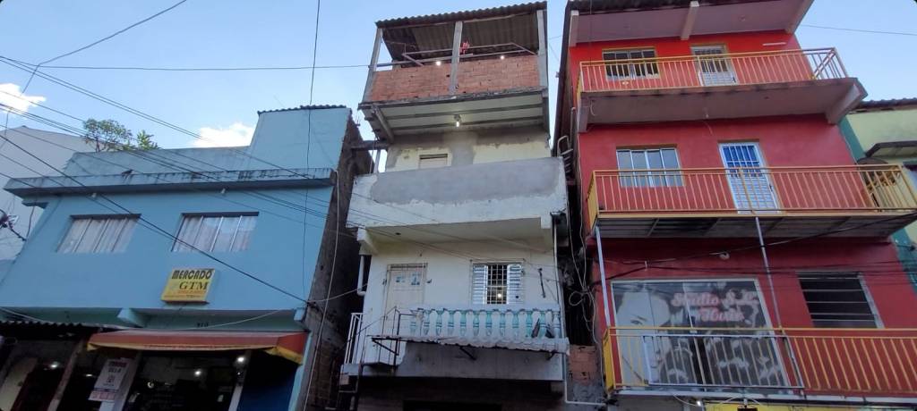 “Ouvimos estalos, como se caíssem pedras”, diz vizinha de prédio em Paraisópolis