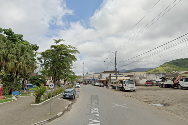 Imagem mostra rua tranquila de cidade do interior