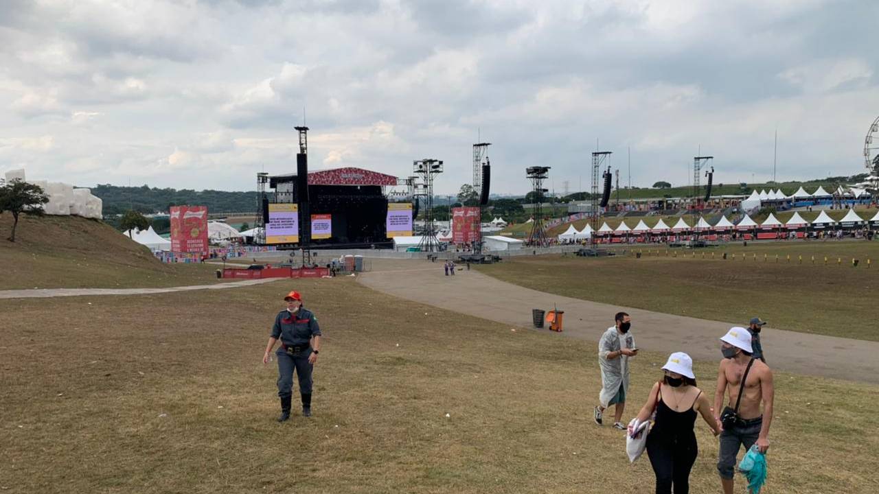 Festival Lollapalooza é interrompido após alerta meteorolóligo
