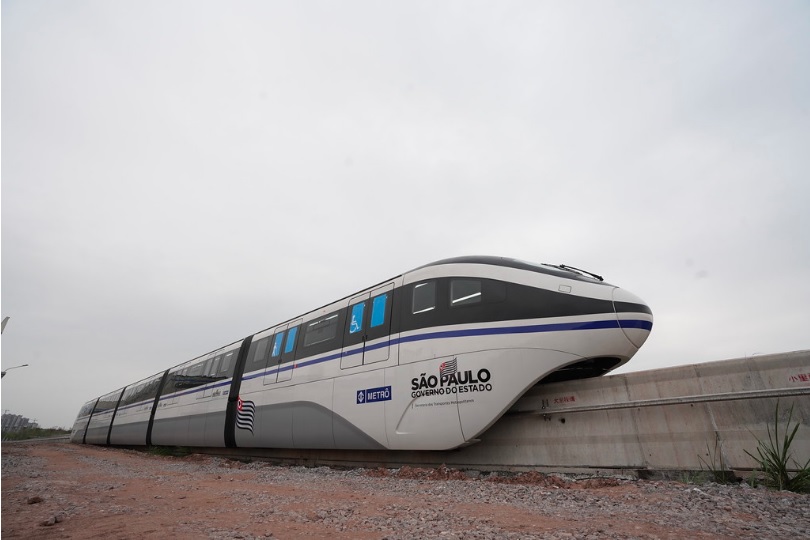 Governo mostra primeiro trem da Linha 17-Ouro, já atrasada oito anos