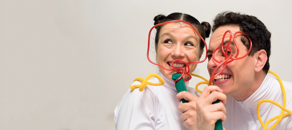 Scaratuja, peça de teatro para bebês, faz nova temporada no Teatro Vivo