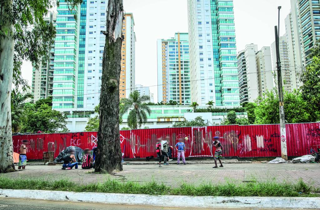 Minicracolândias persistem e se multiplicam em diferentes pontos da cidade