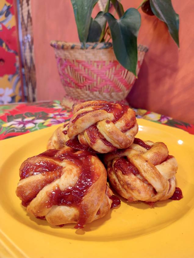 Brioche entrelaçado: recheio de goiabada cascão