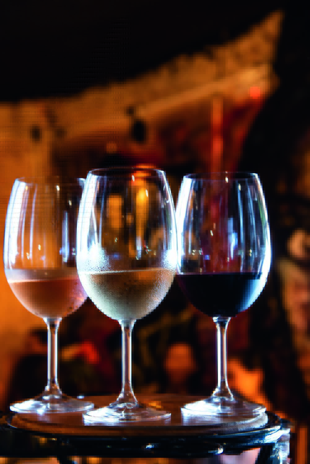 vinho rose, tinto e branco – Miles Wine Bar Imagem de três taças com vinho