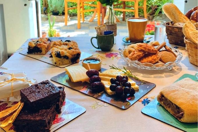 Gansaral, no Campo Belo, abre espaço para servir o café típico alemão