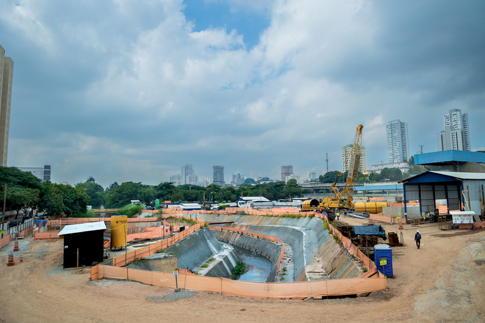 O projeto do complexo Penha prevê que as estações fiquem próximas umas das outras e que também haja acesso ao terminal de ônibus na mesma área. Para isso, foi feita uma manobra que consiste em desviar as águas para um talude