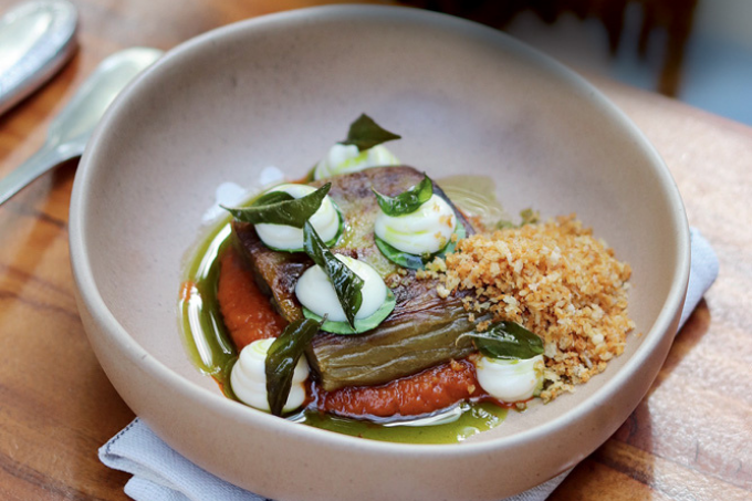 Renata Vanzetto renova o menu do Ema