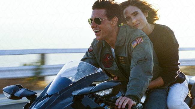 topgun2 Top Gun 2: Tom Cruise e Jennifer Connely andam em uma moto