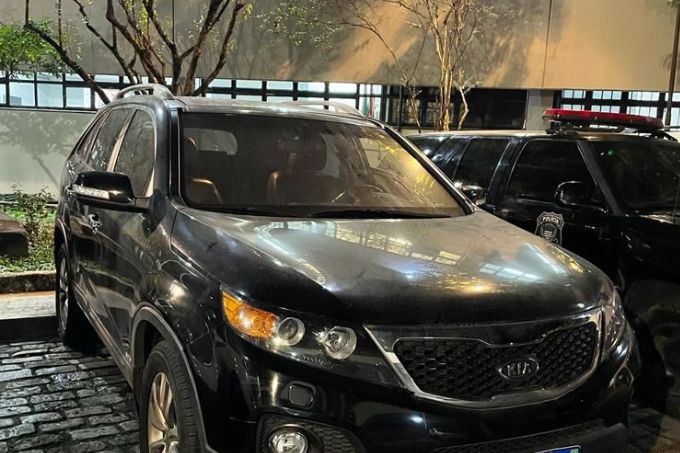 Carro furtado foi localizado dentro de estacionamento de propriedade de homem apontado como o gestor do tráfico na Cracolândia