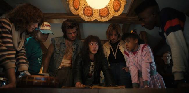 Stranger Things Elenco de Stranger Things em cena