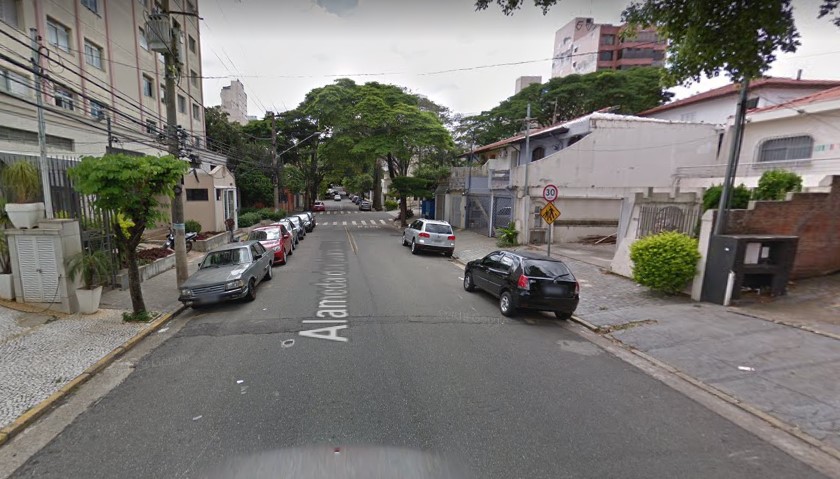 Mulher é assaltada em Moema enquanto passeava com cachorros